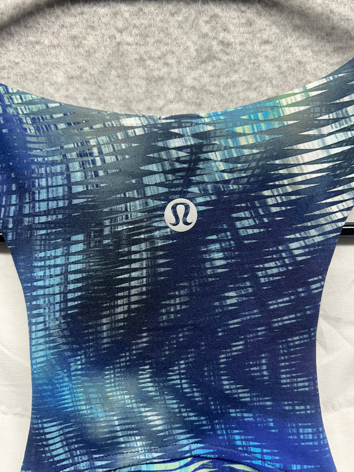 Lululemon Invigorate Training Tank Top Size 8 Shapeshifter Flux Blue Multi