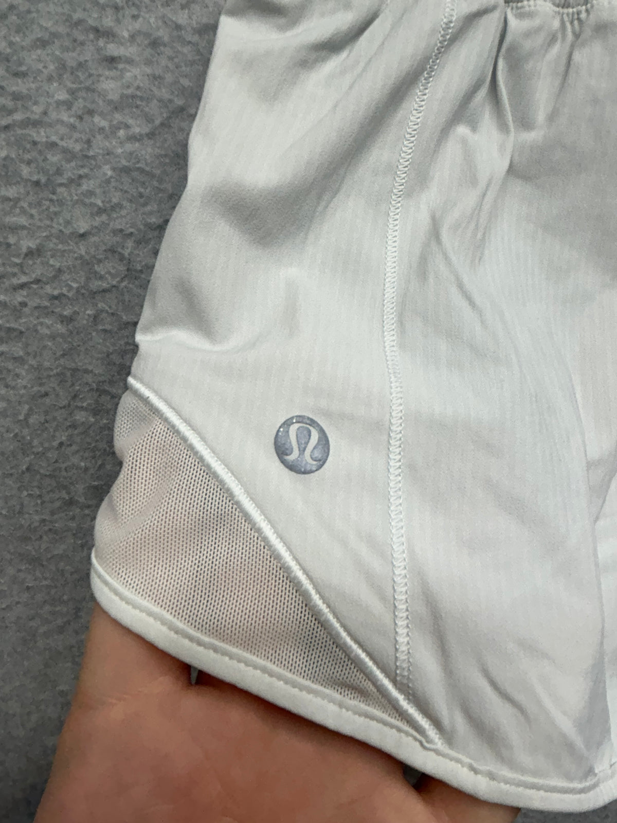 Lululemon Hotty Hot Short II 2.5" Size 6 White