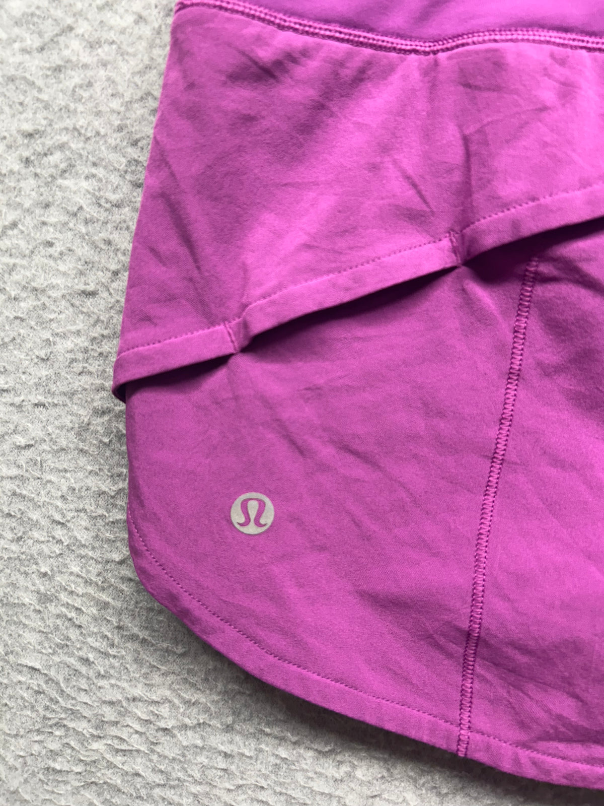 Lululemon Speed Up Low-Rise Lined Short 2.5" Size 6 Magenta Purple