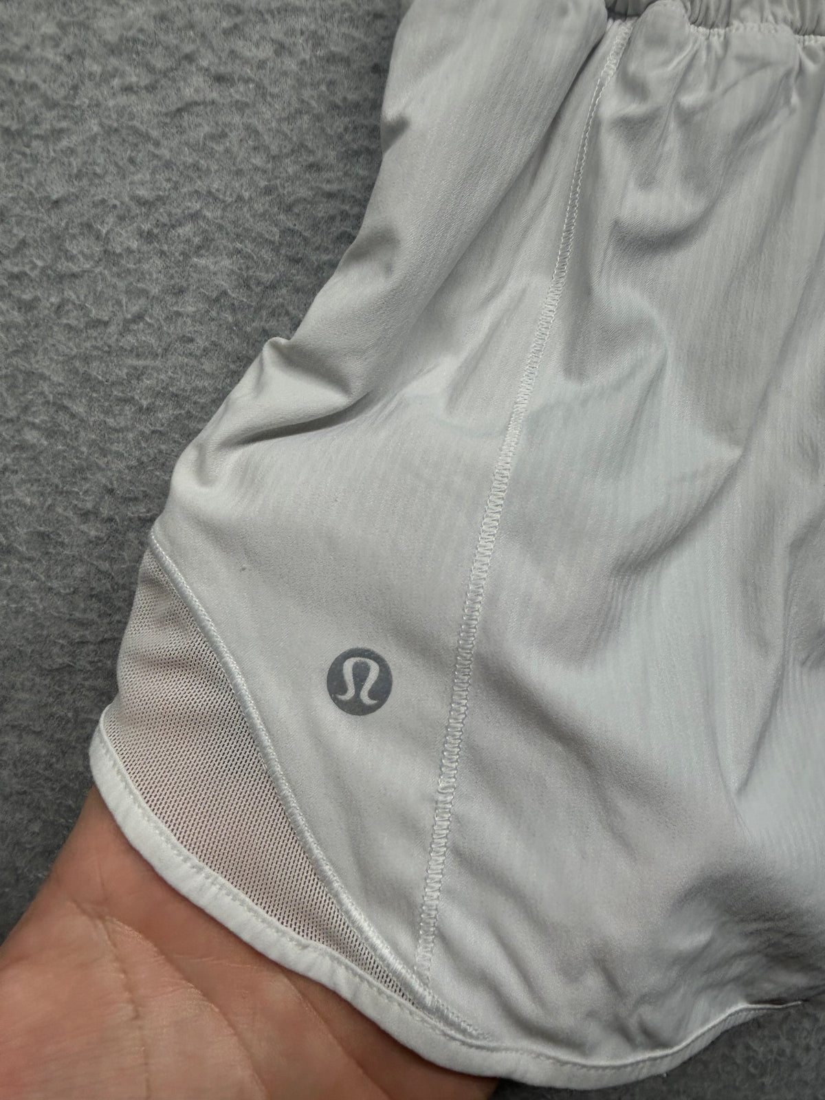Lululemon Hotty Hot Short II Long 4" Size 6 White