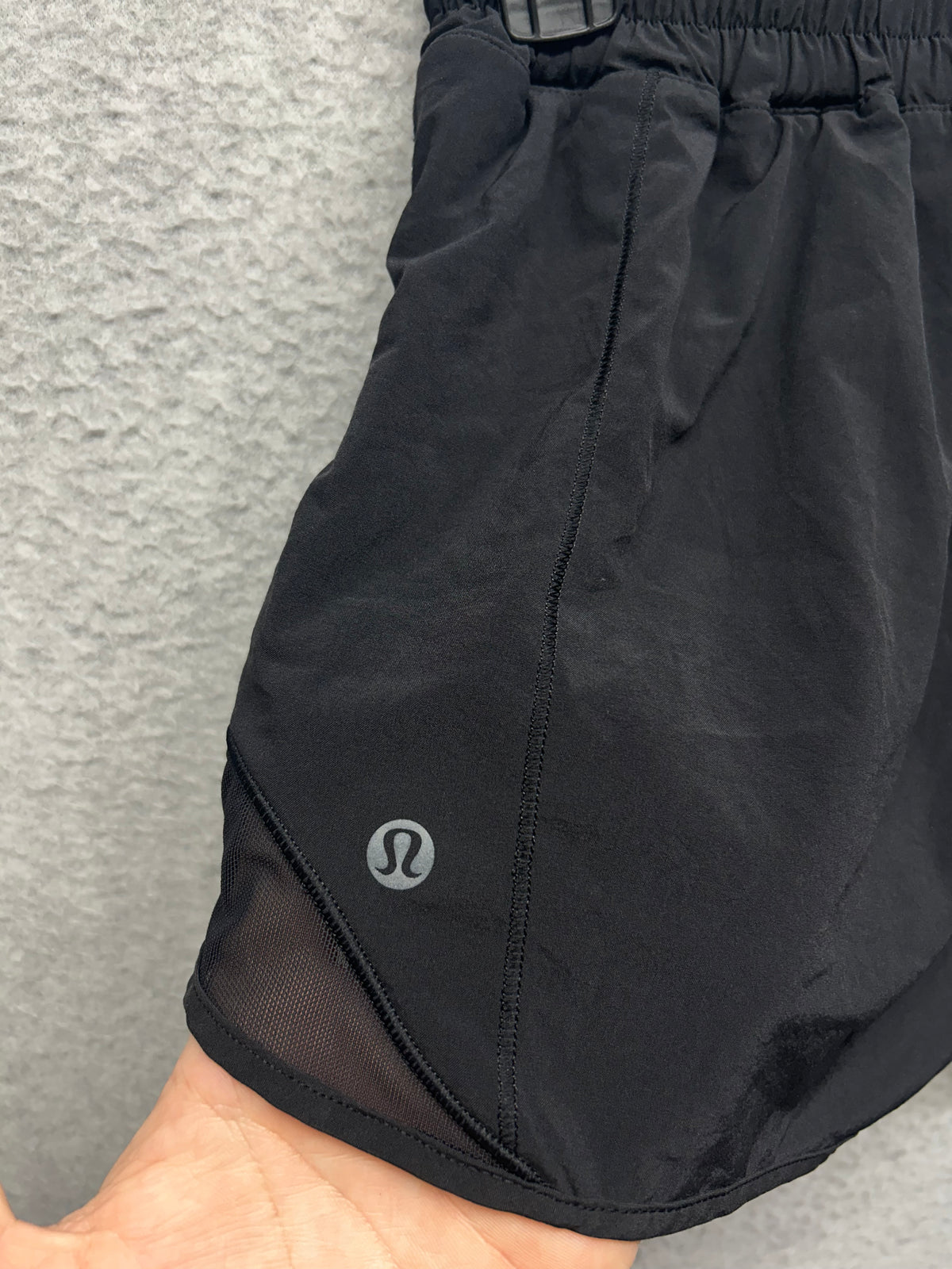 Lululemon Hotty Hot Short II Long 4" Size 6 Black