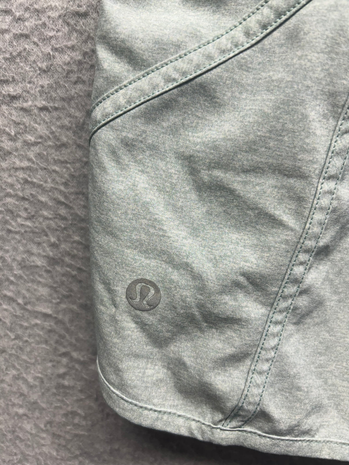 Lululemon Tracker Short V 4" Size 8 Heather Lux Multi Hazy Jade