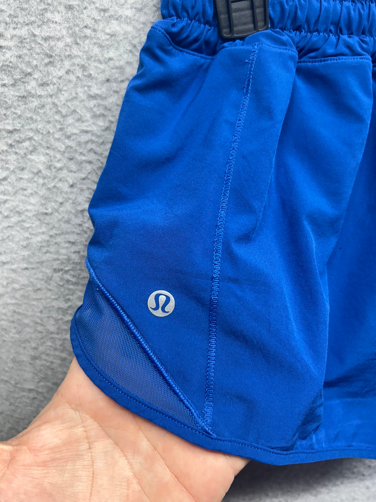 Lululemon Hotty Hot Low-Rise Lined Short 2.5" Size 8 Blazer Blue Tone