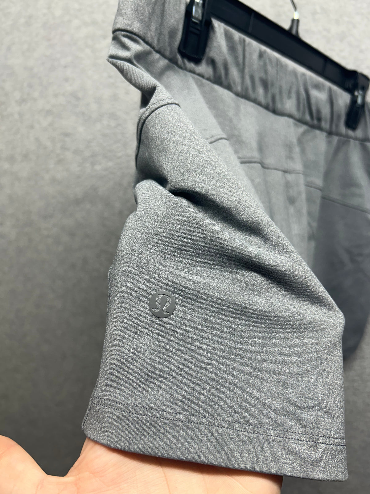 Lululemon On The Fly Short 2.5" Size 10 Heathered Slate