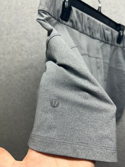 Lululemon On The Fly Short 2.5" Size 10 Heathered Slate