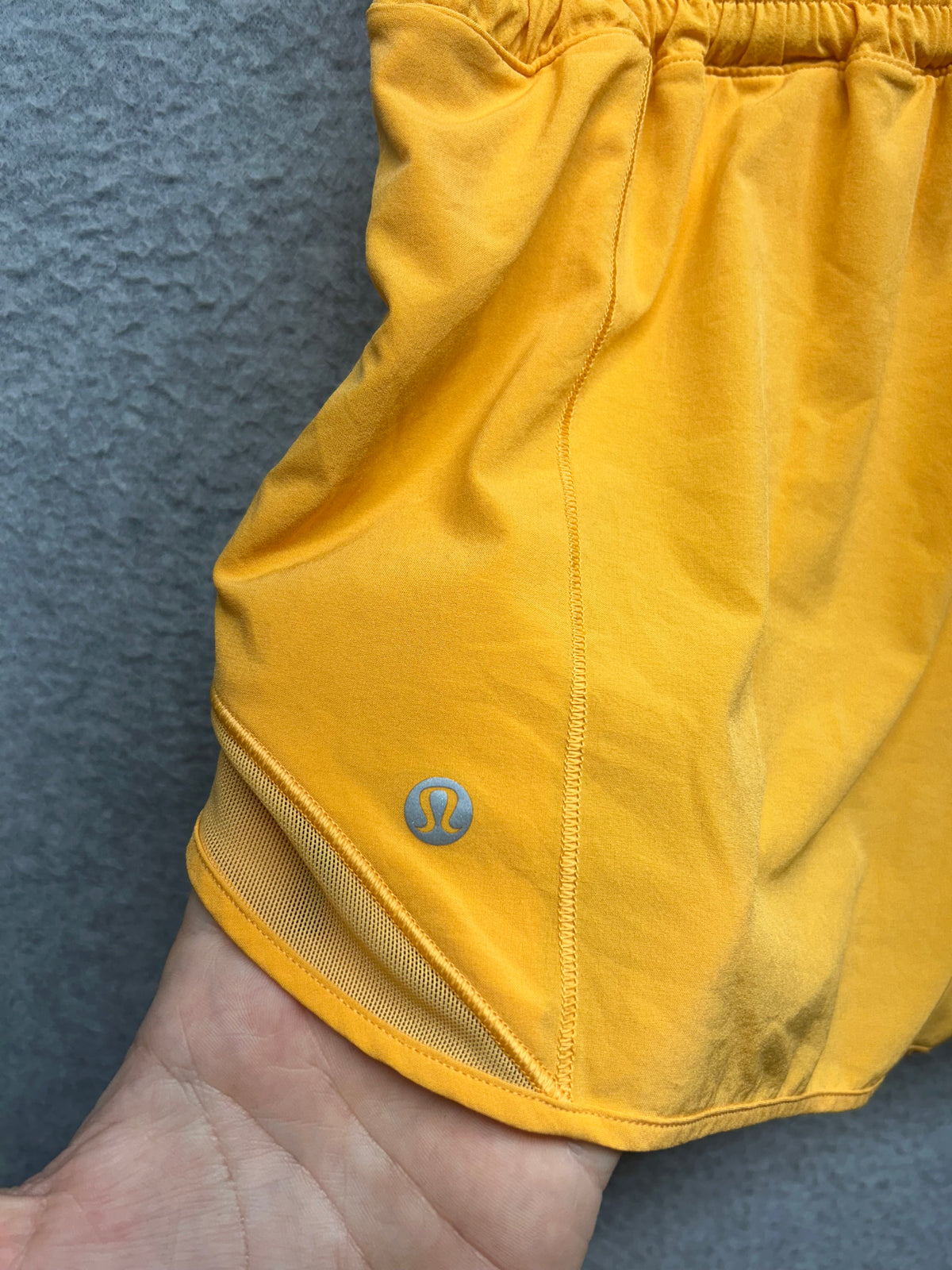 Lululemon Hotty Hot High-Rise Lined Short 2.5" Size 10 Mango Dream