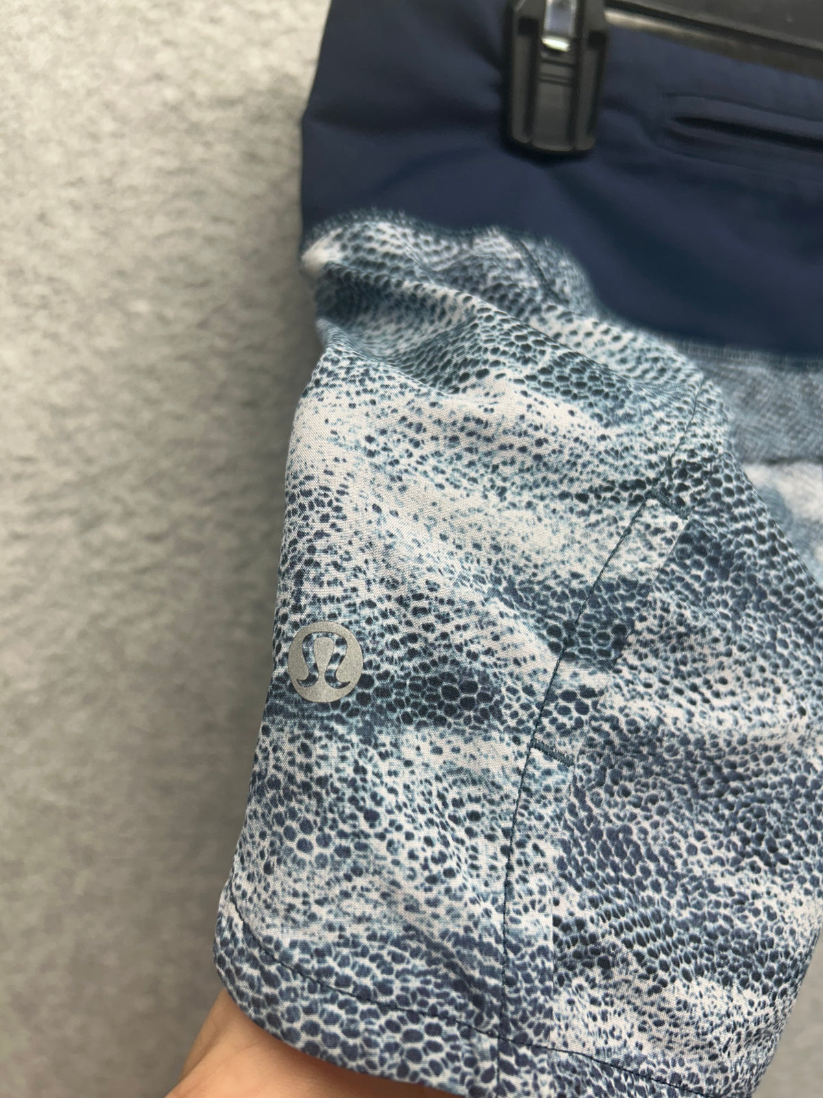 Lululemon Run Times Short II 4" Size 2 Mesh Scape Multi / True Navy