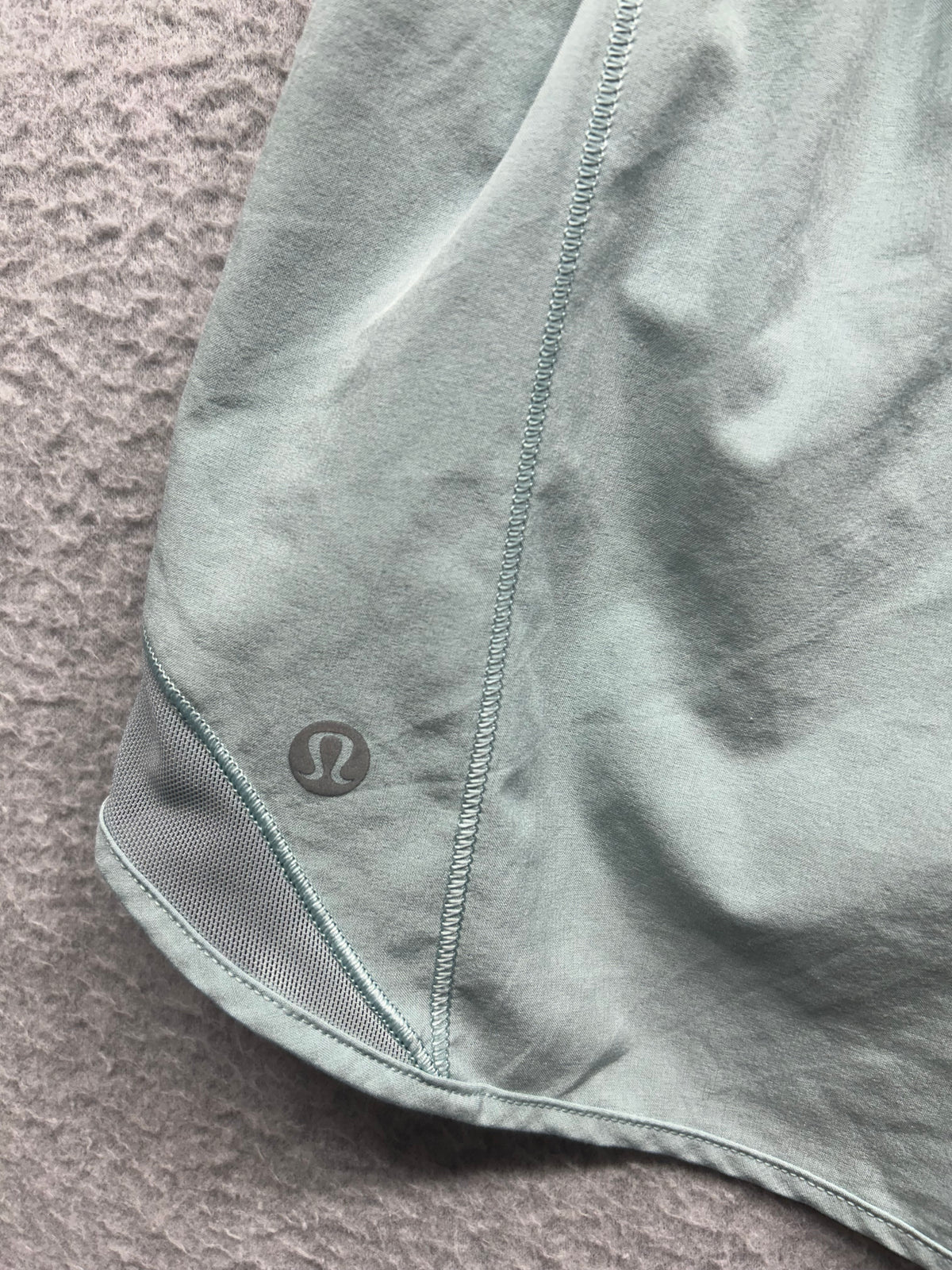 Lululemon Hotty Hot Short II Long 4" Size 4 Hazy Jade (First Release)