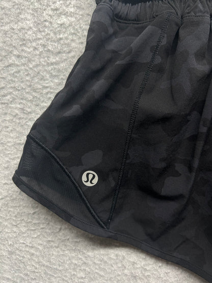 Lululemon Hotty Hot Short II 2.5" Size 4 Incognito Camo Multi Grey / Black