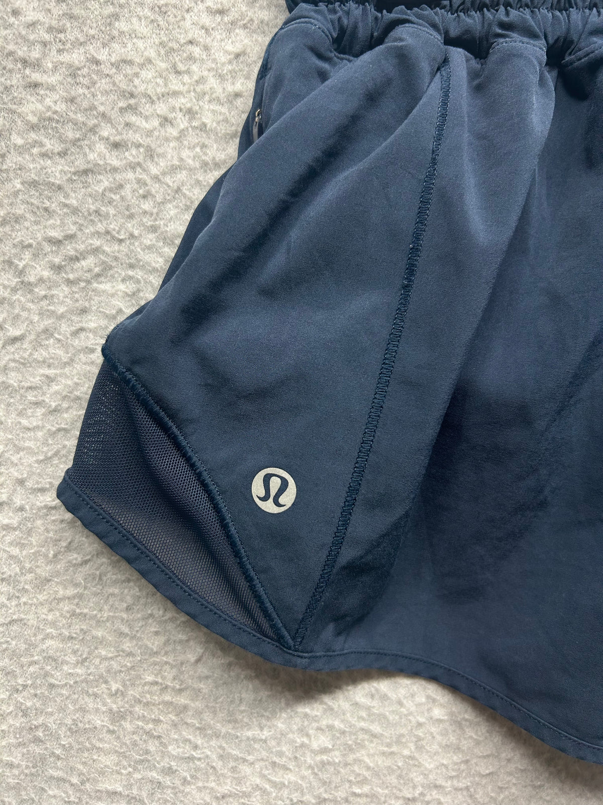 Lululemon Hotty Hot Short II 2.5" Size 4 True Navy (Second Release)