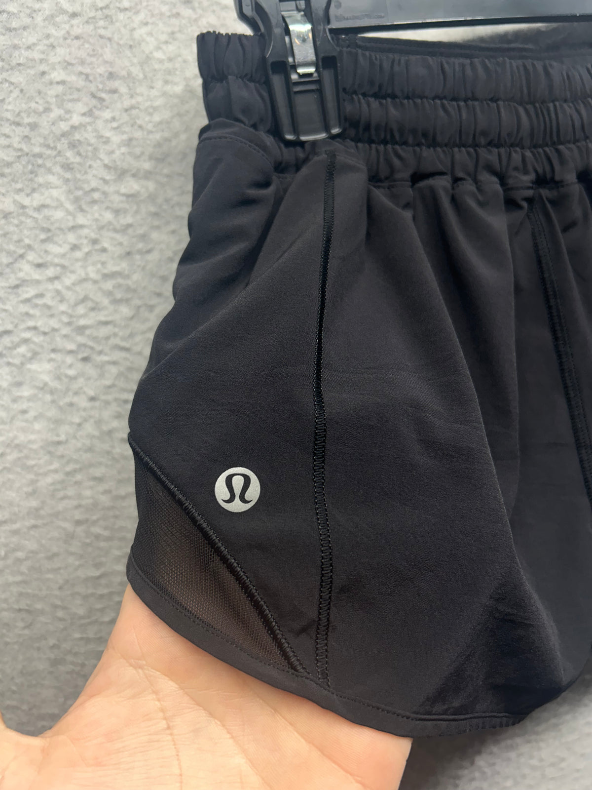 Lululemon Hotty Hot Short II 2.5" Size 4 Black