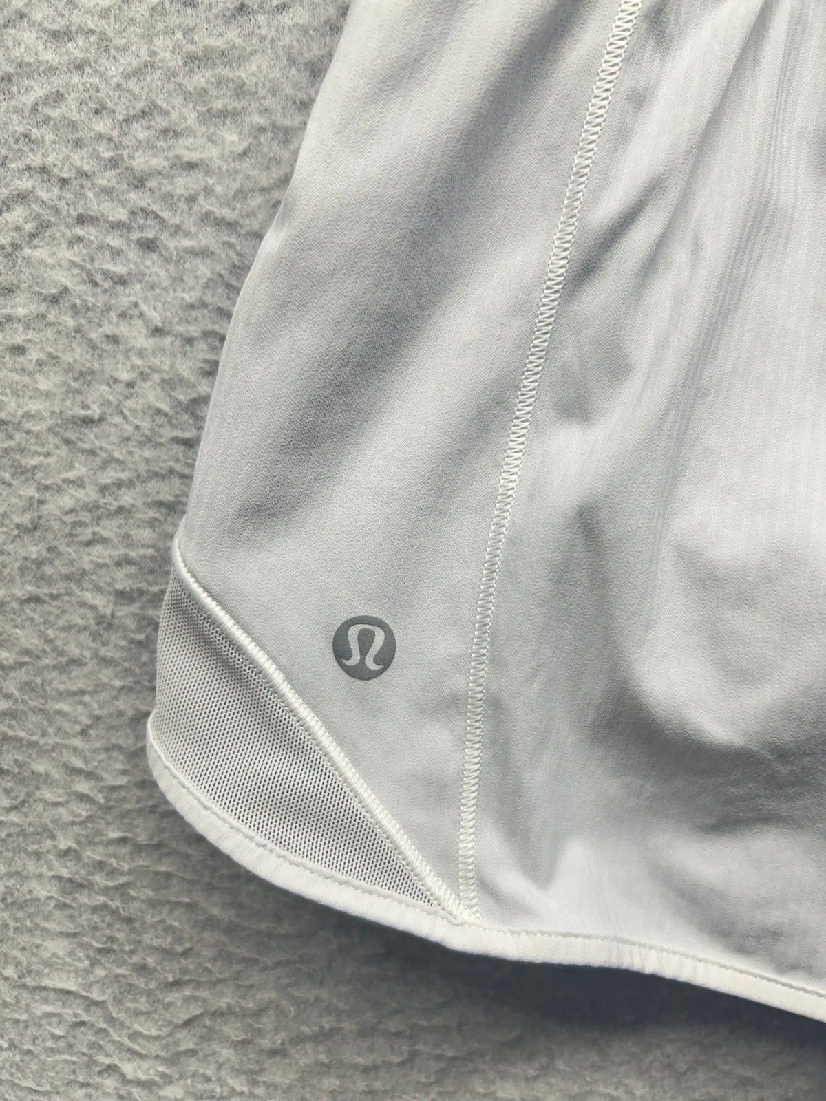 Lululemon Hotty Hot Short High-Rise 2.5" Size 4 White