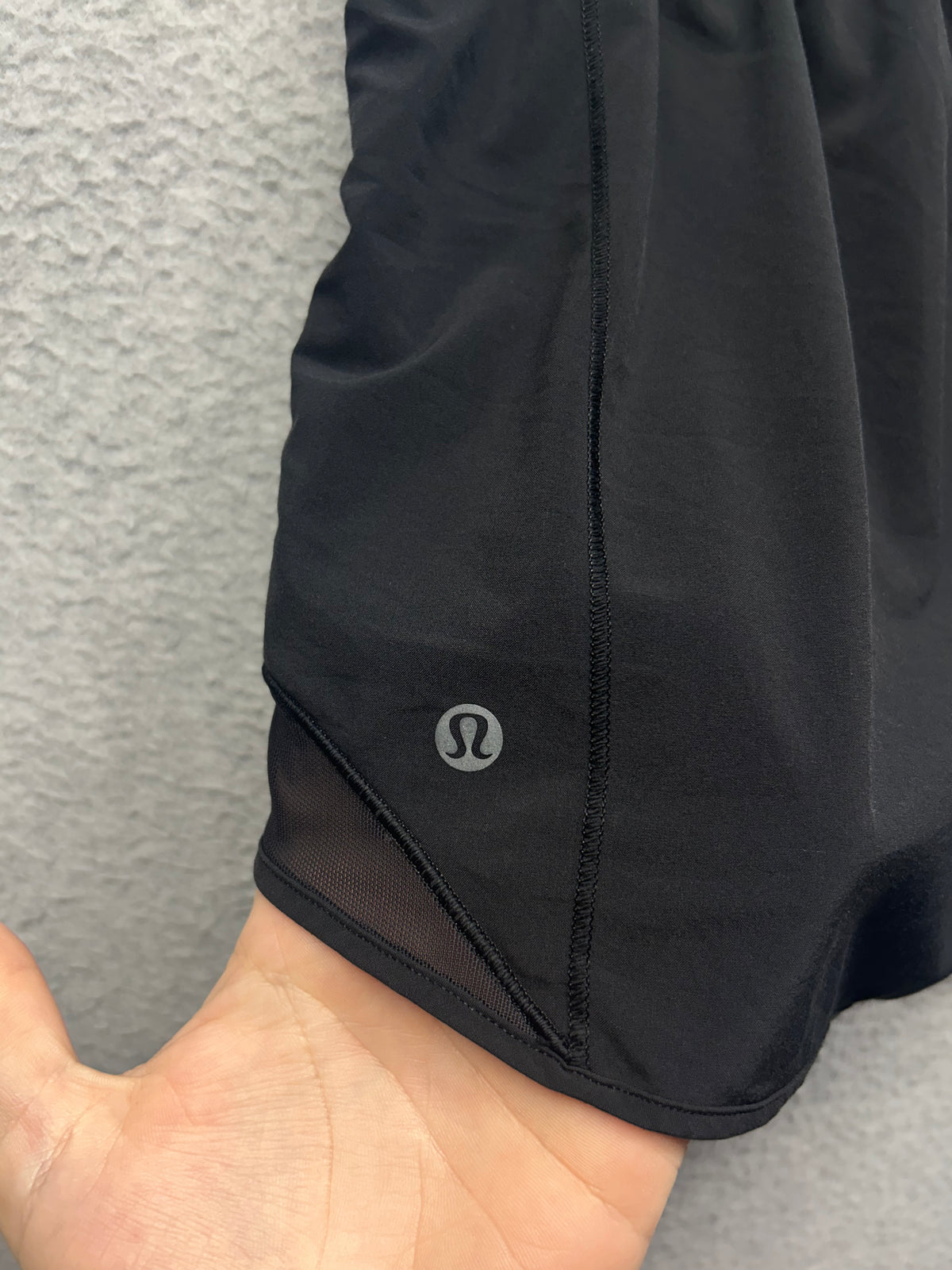 Lululemon Hotty Hot Short High-Rise Long 4" Size 4 Black