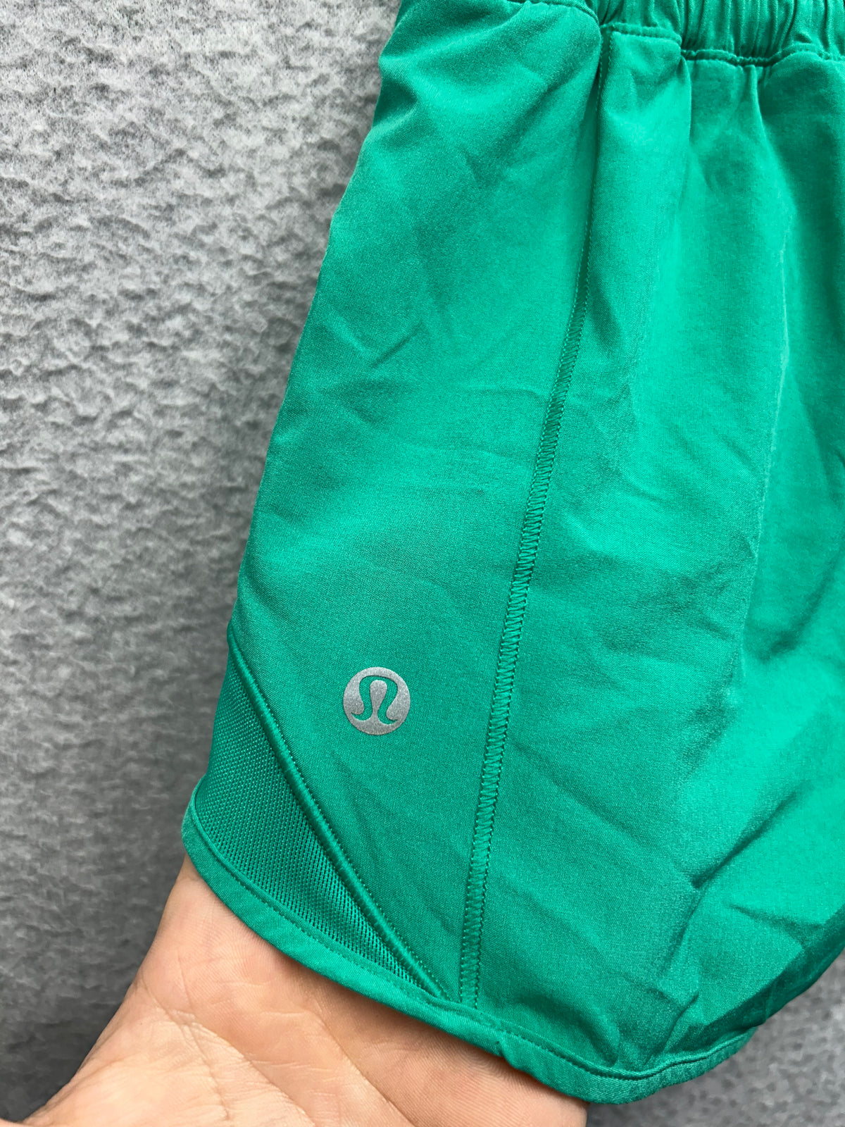 Lululemon Hotty Hot Low-Rise Lined Short 4" Size 2 Kelly Green