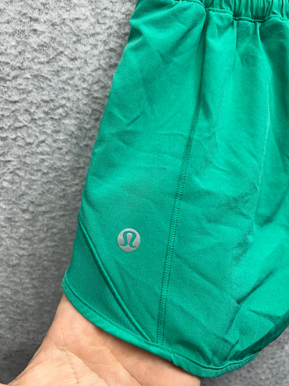 Lululemon Hotty Hot Low-Rise Lined Short 4" Size 2 Kelly Green