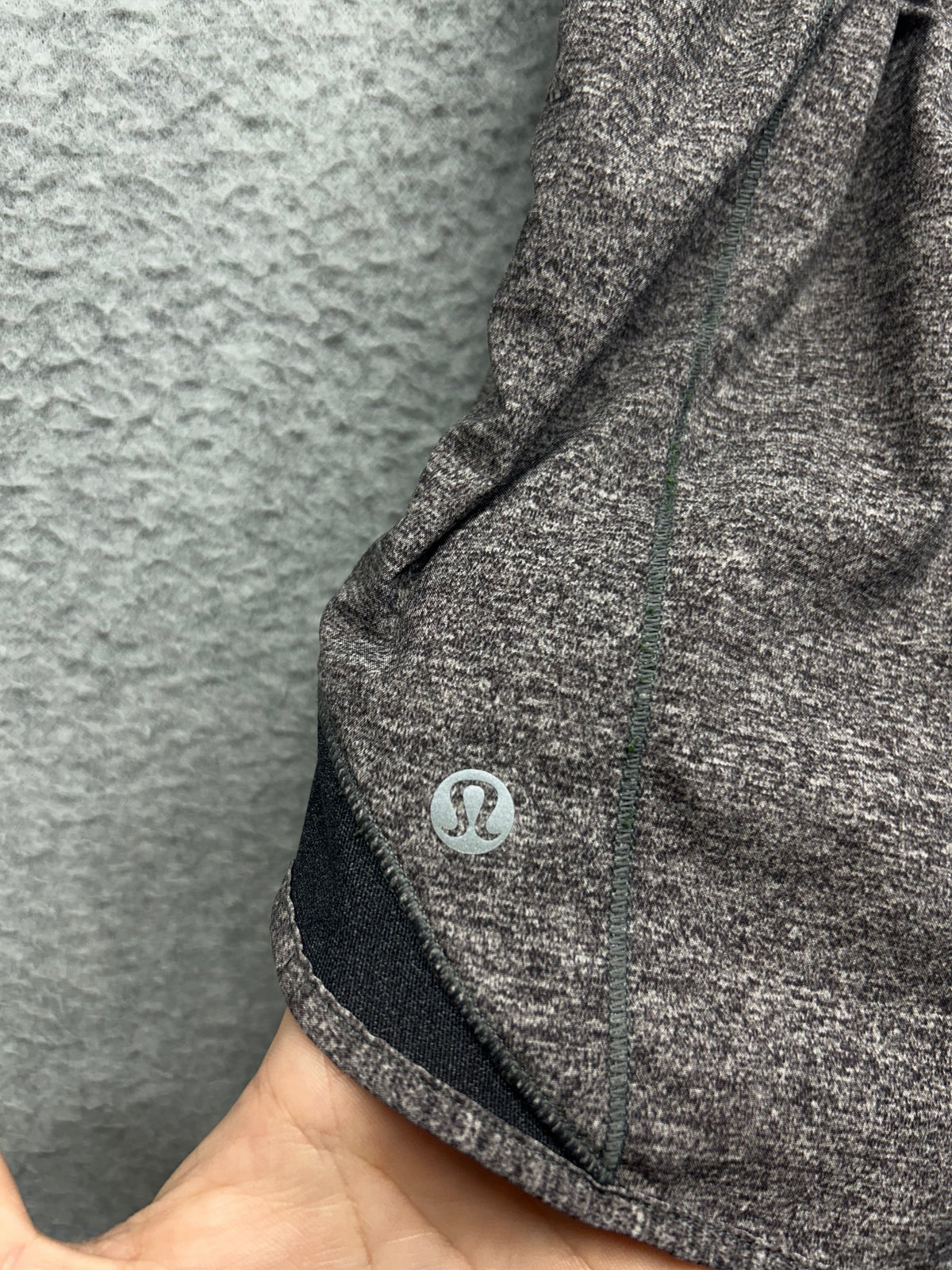 Lululemon Hotty Hot Short II Long 4" Size 2 Heather Lux Multi Black / Heathered Black