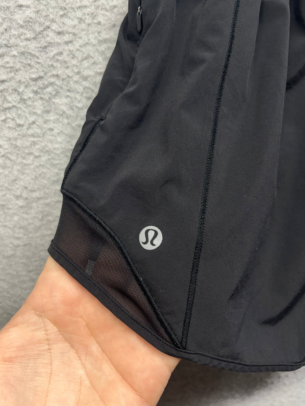 Lululemon Hotty Hot Short II Long 4" Size 2 Black