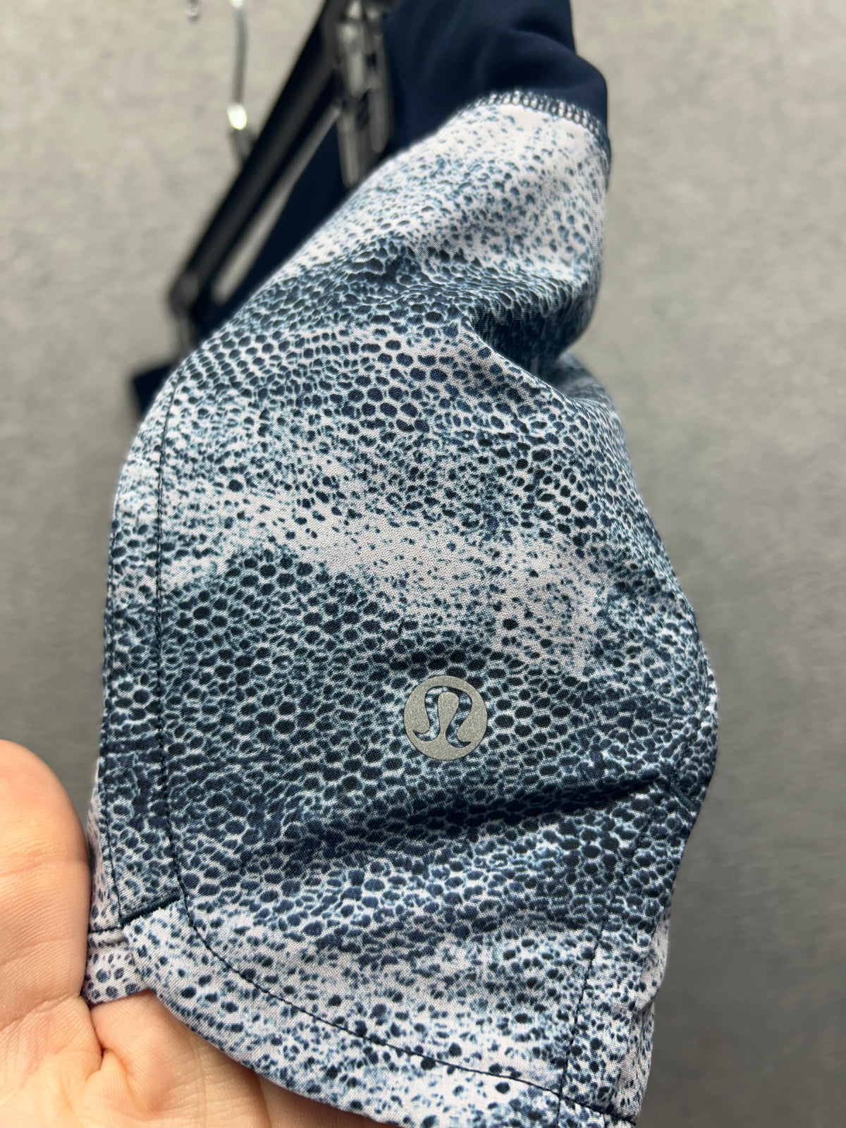 Lululemon Run Times Short II 4" Size 4 Mesh Scape Multi / True Navy