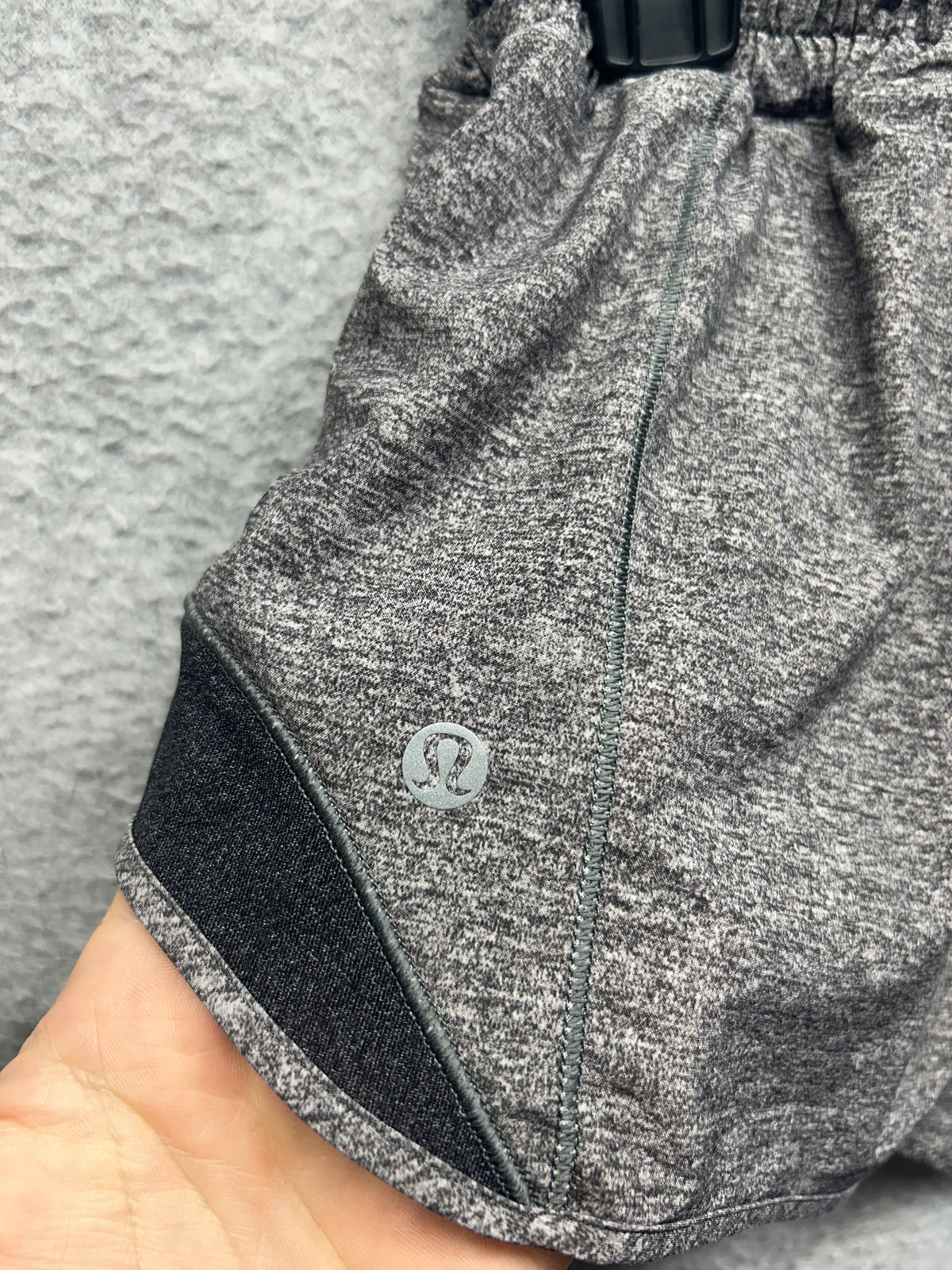Lululemon Hotty Hot Short II 2.5" Size 4 Heather Lux Multi Black / Heathered Black