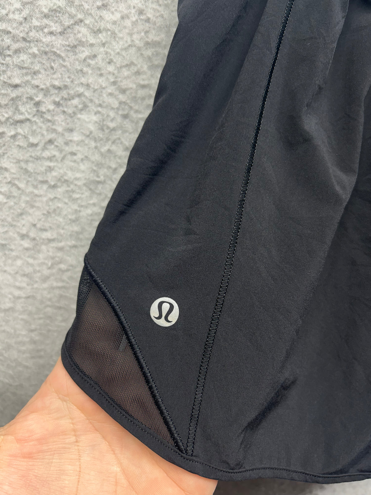 Lululemon Hotty Hot Short II Long 4" Size 4 Black