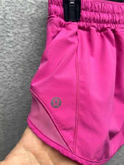 Lululemon Hotty Hot Low-Rise Short 2.5" Size 4 Sonic Pink