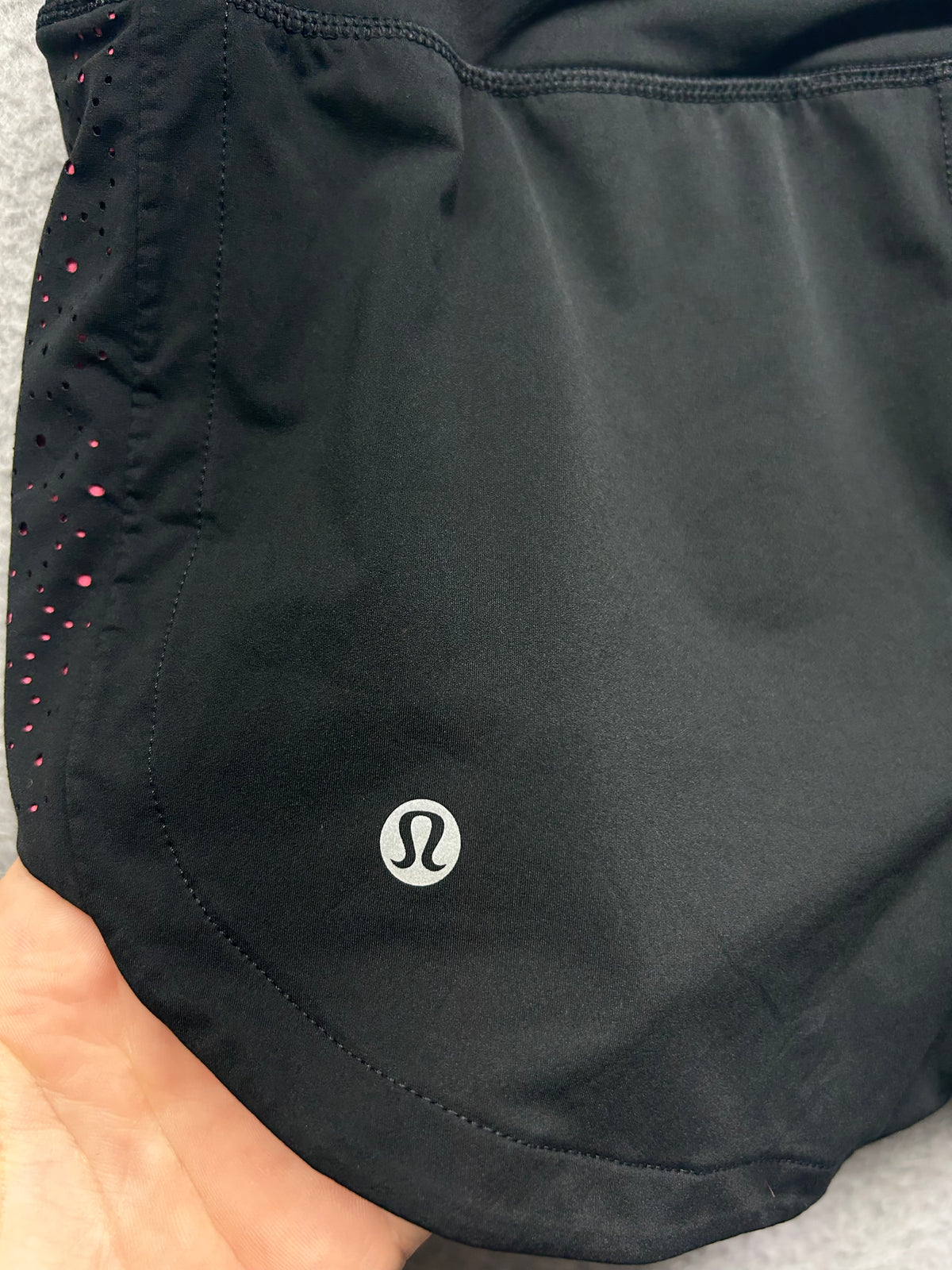 Lululemon Colour Me Quick Short 3" Size 4 Black / Flash Light Tone