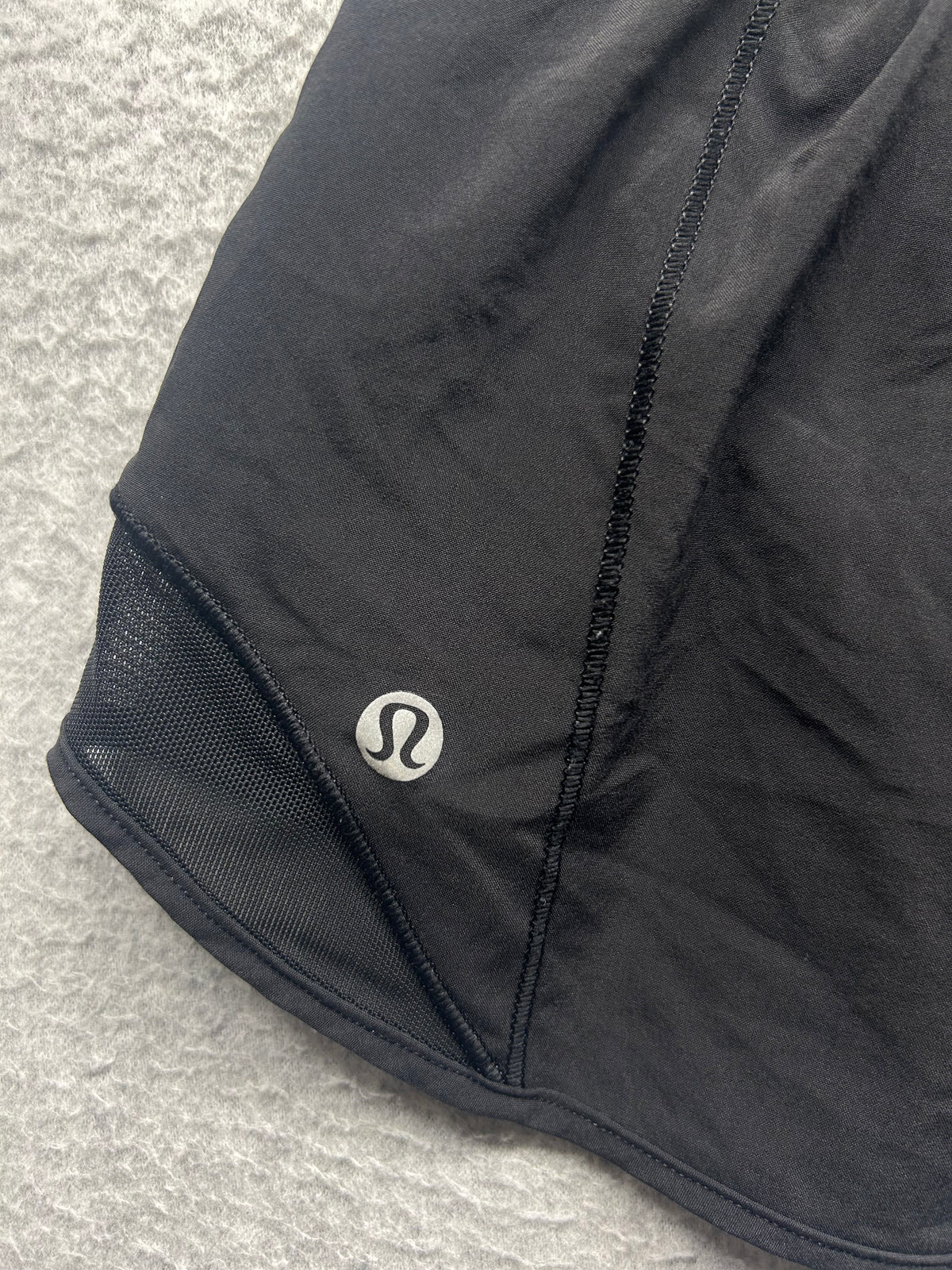 Lululemon Hotty Hot Short II 2.5" Size 6 Black