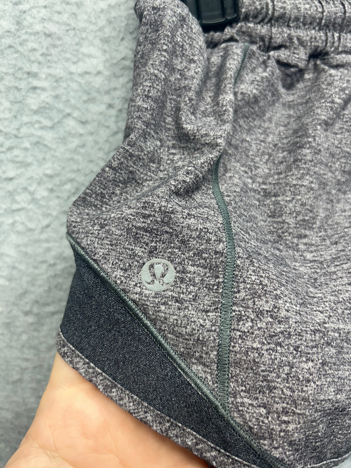Lululemon Hotty Hot Short II 2.5" Size 6 Heather Lux Multi Black / Heathered Black