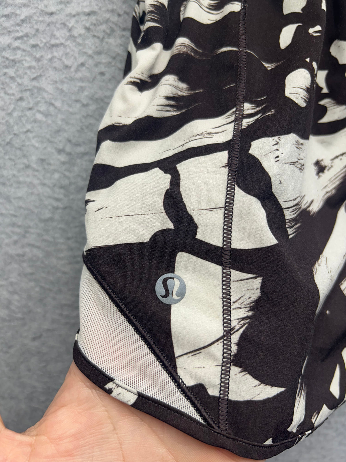 Lululemon Hotty Hot High-Rise Lined Short 4" Size 6 Monarch Bloom Bone Espresso / Bone