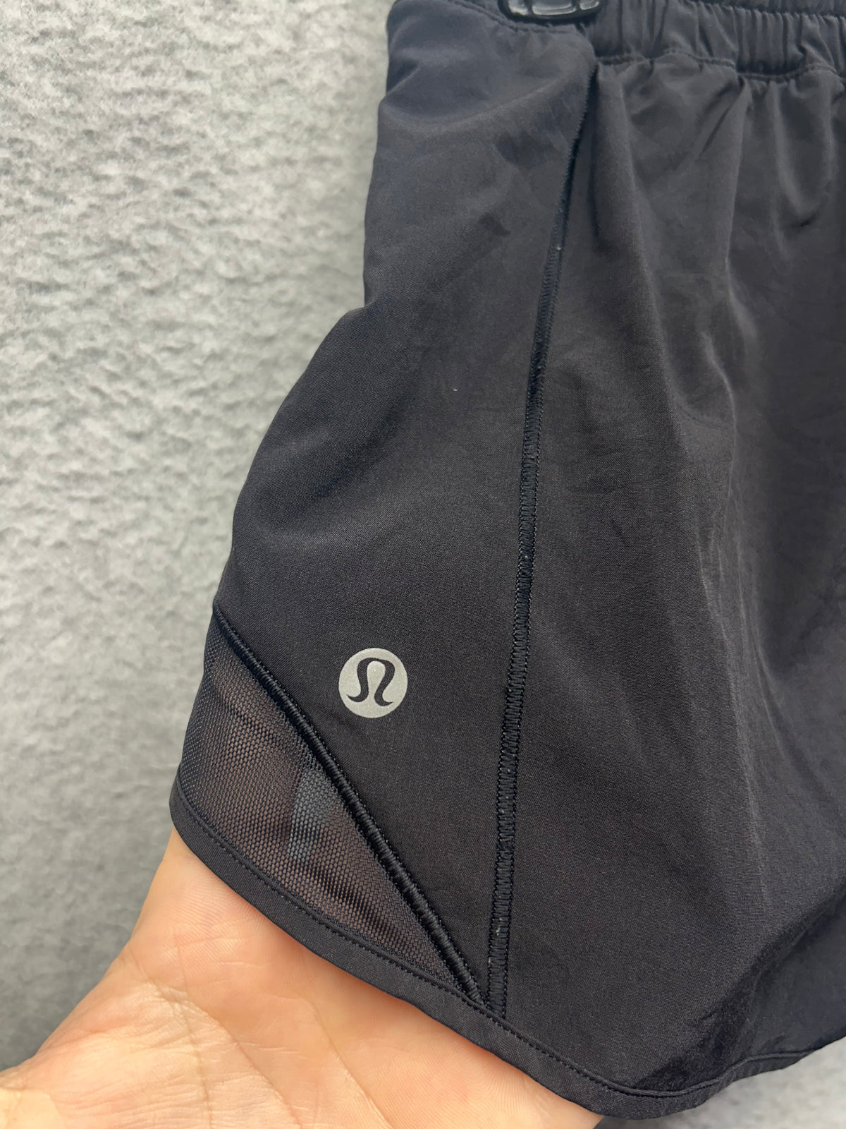 Lululemon Hotty Hot Short II Long 4" Size 6 Black