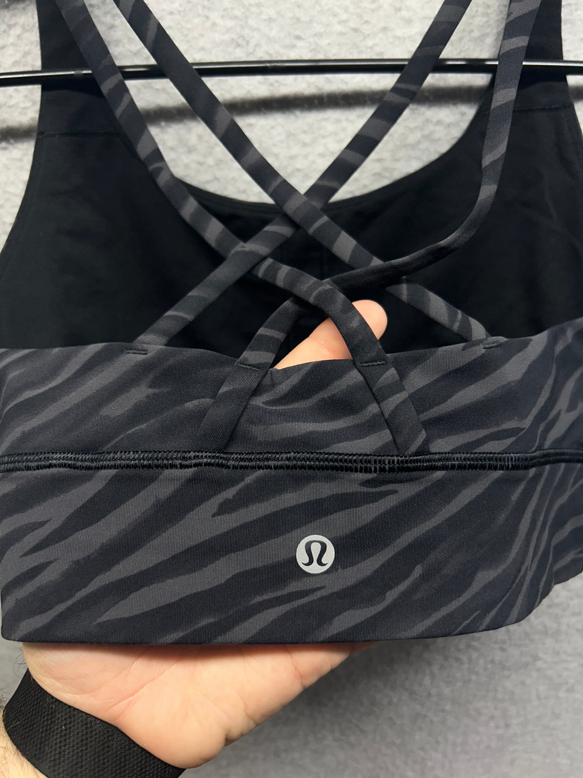 Lululemon Energy Bra Long Line Size 8 Le Tigre Camo Deep Coal Multi