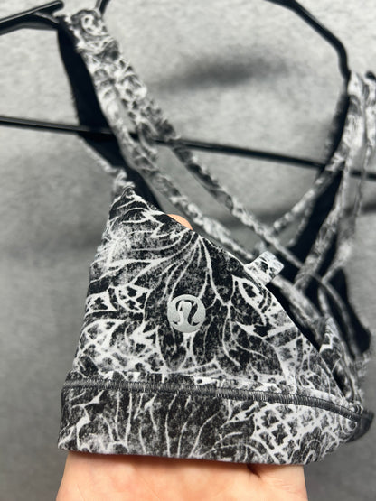 Lululemon Free To Be Serene Bra Size 6 Serigraph Starlight Black Multi