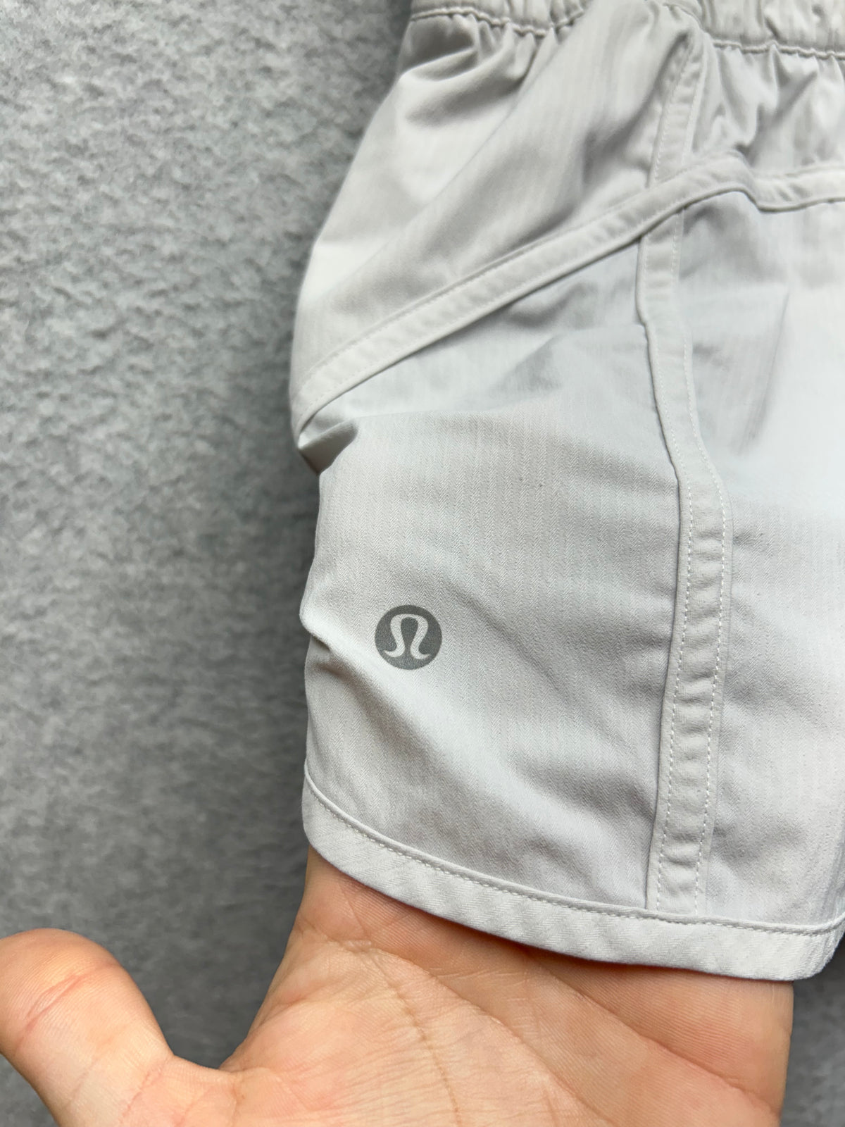 Lululemon Tracker Short V 4" Size 8 White