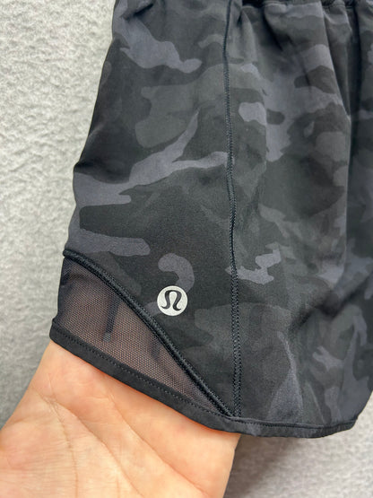 Lululemon Hotty Hot Short II Long 4" Size 8 Incognito Camo Multi Grey / Black