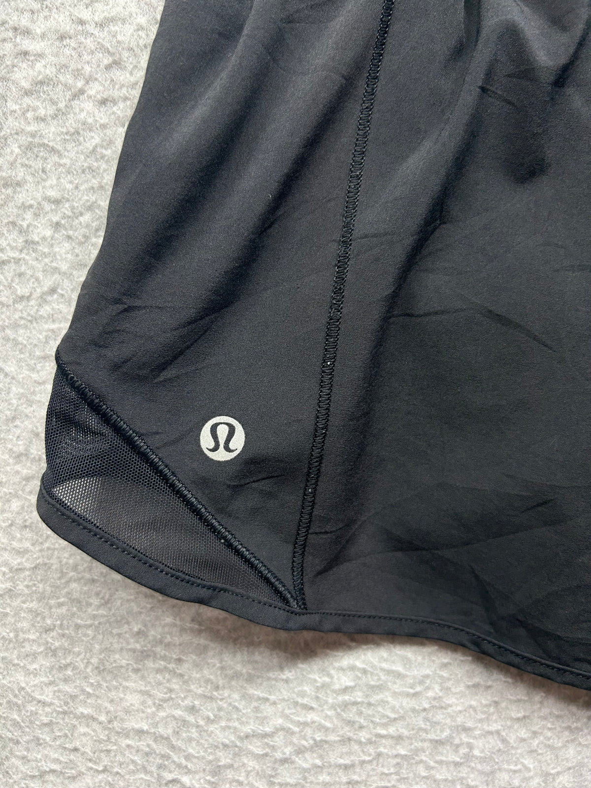 Lululemon Hotty Hot Short II 2.5" Size 8 Black