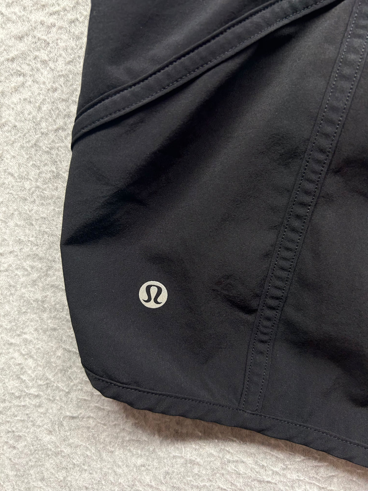 Lululemon Tracker Short V 4" Size 10 Black