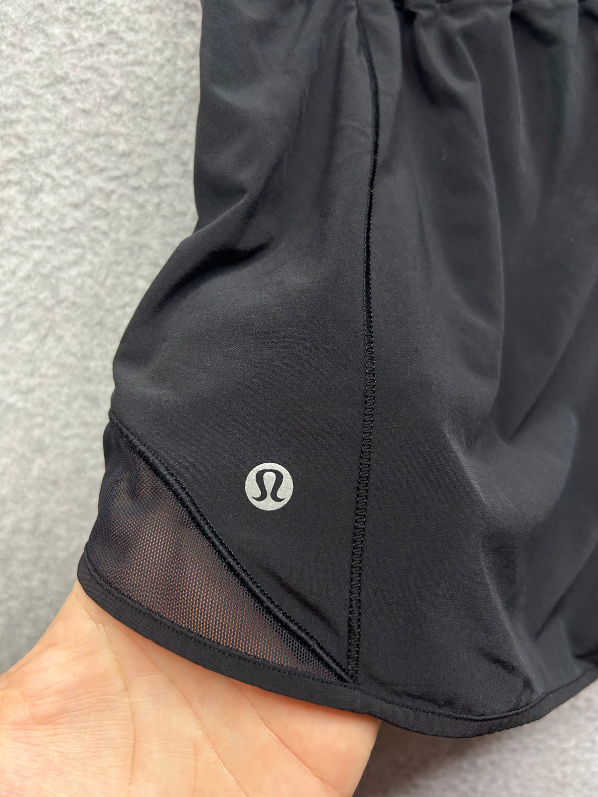 Lululemon Hotty Hot Short II Long 4" Size 12 Black