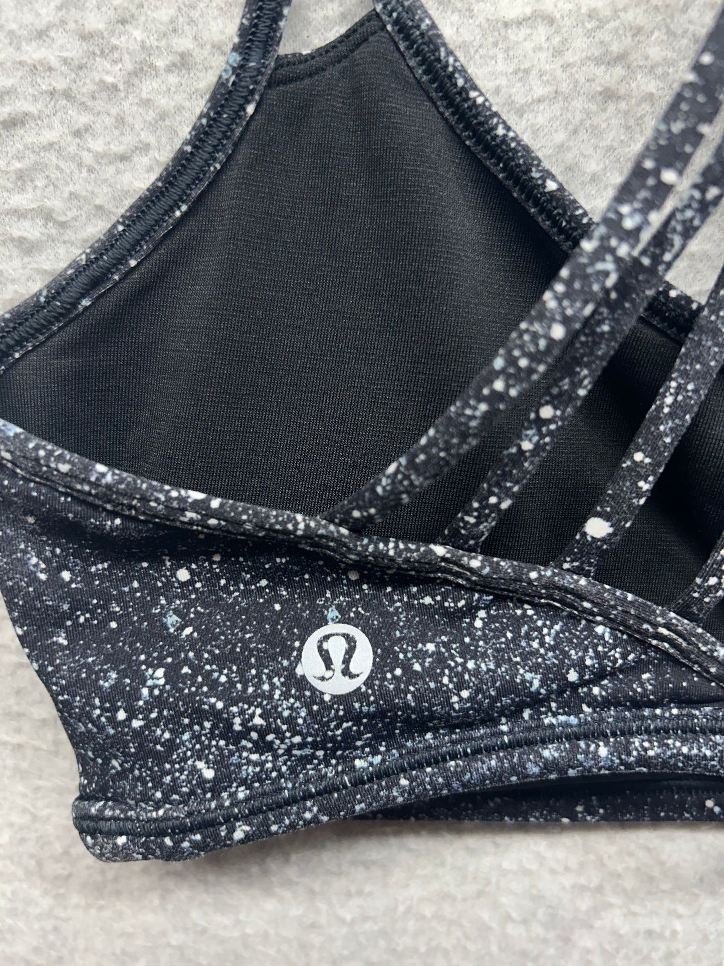 Lululemon Lighten Up Bra Size 10 Black