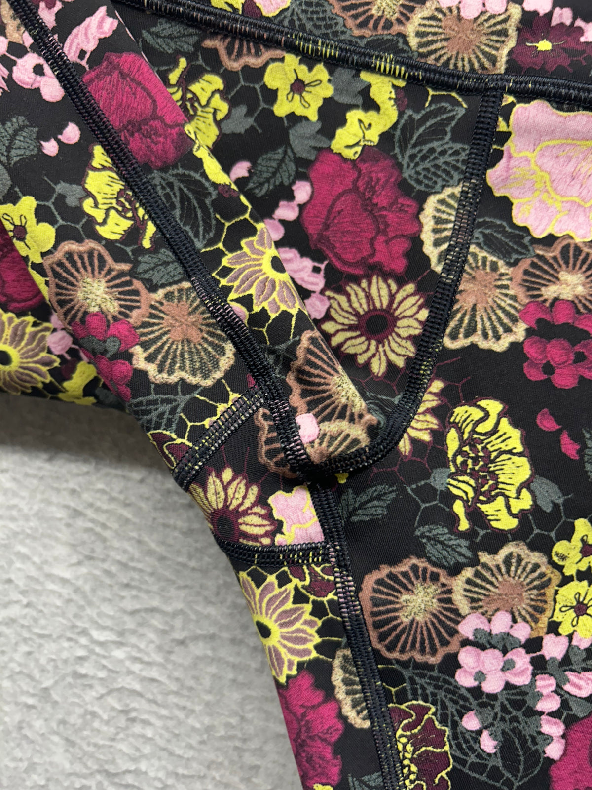 Lululemon Wunder Under Hi-Rise Tight 28" Size 12 Fluorolace Multi