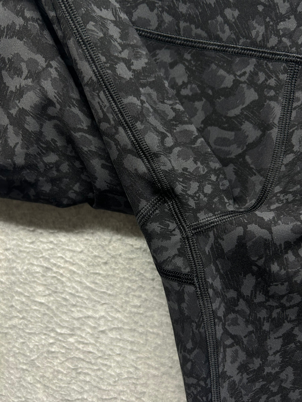 Lululemon Wunder Under High-Rise Tight 25" Full-On Luxtreme Size 12 Wild Thing Camo Deep Coal Multi