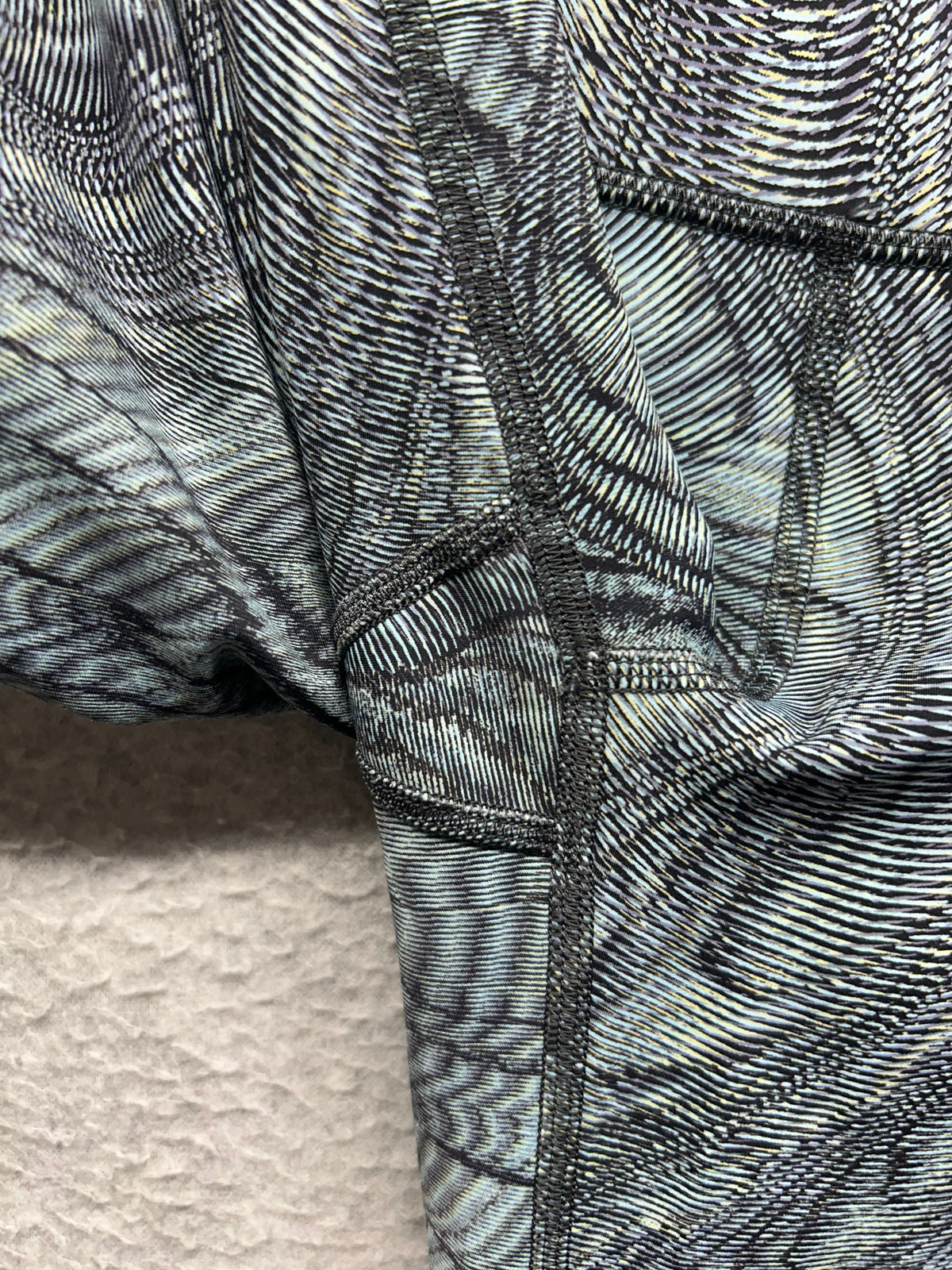 Lululemon Fast and Free High Rise Crop 23" Size 6 Dimensional Icing Blue Multi