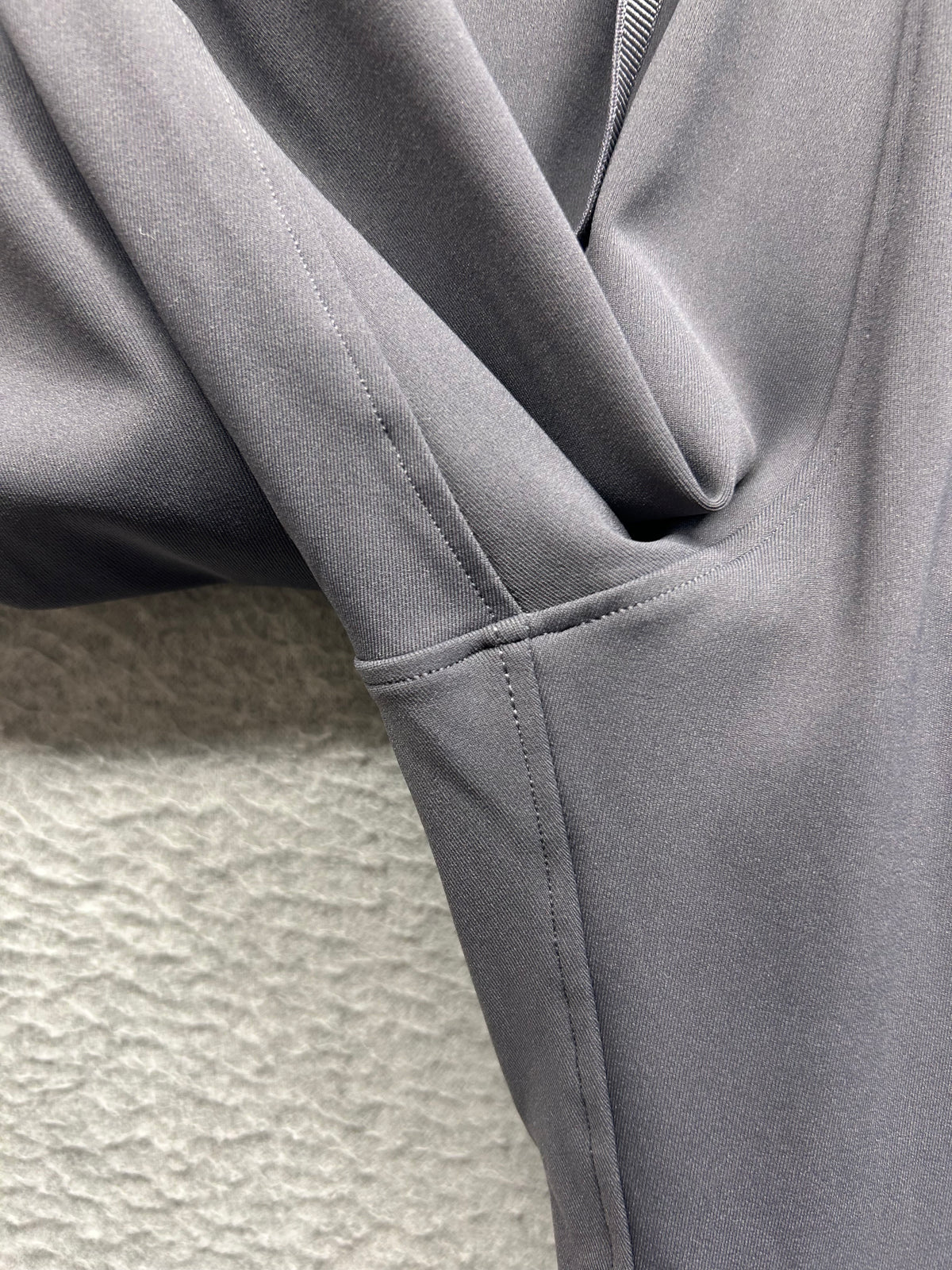 Lululemon On The Fly Pant 28" Size 6 Dark Shadow