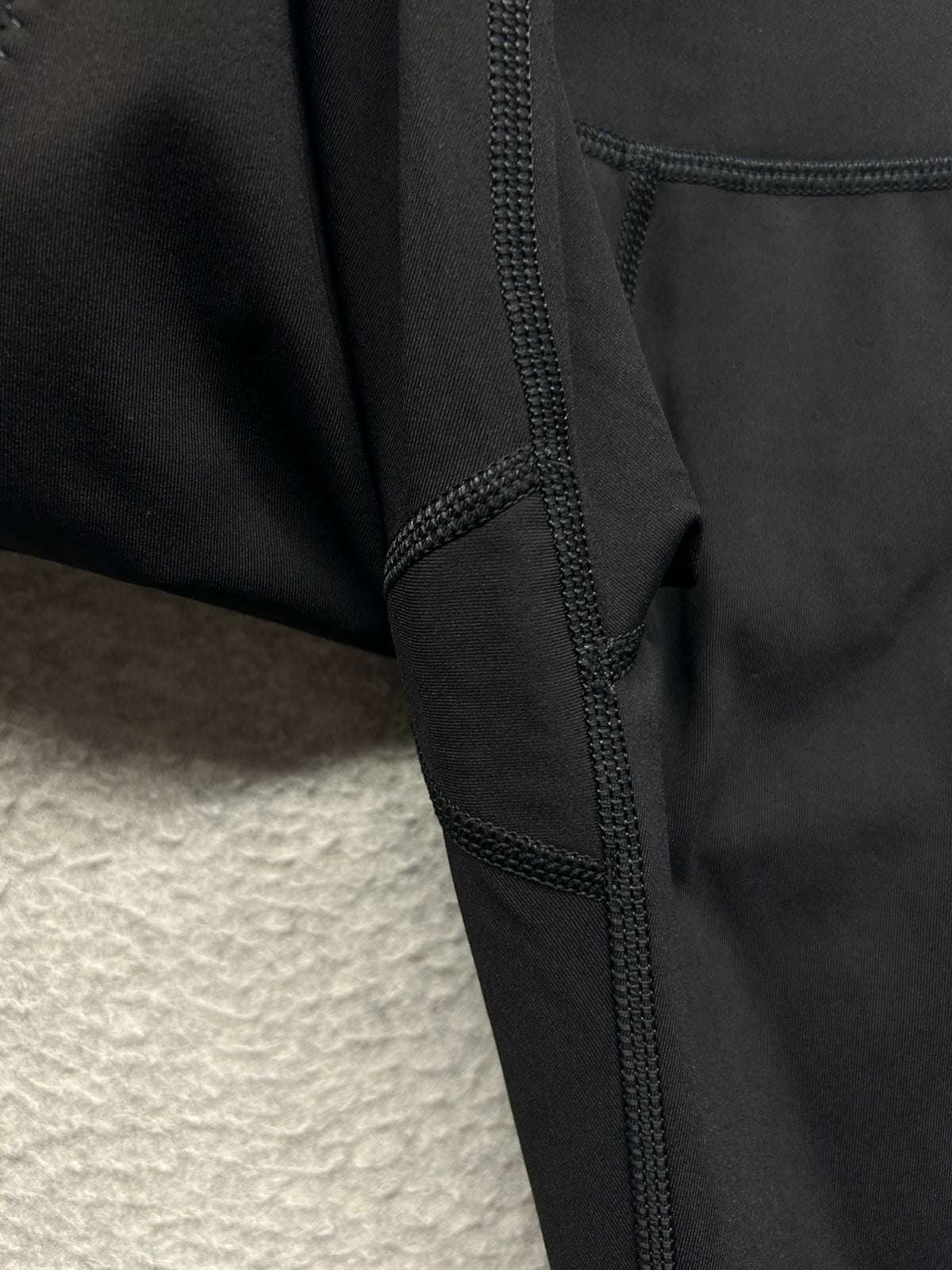 Lululemon Cadence Crusher Tight Size 6 Black