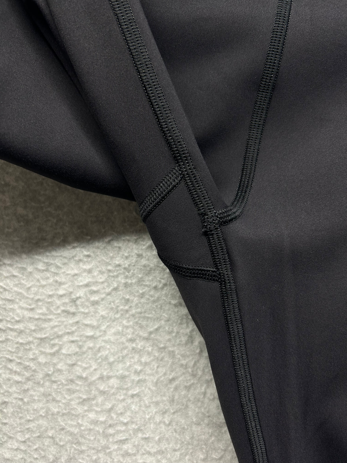 Lululemon In Movement Crop Everlux 19" Size 6 Black (First Release)