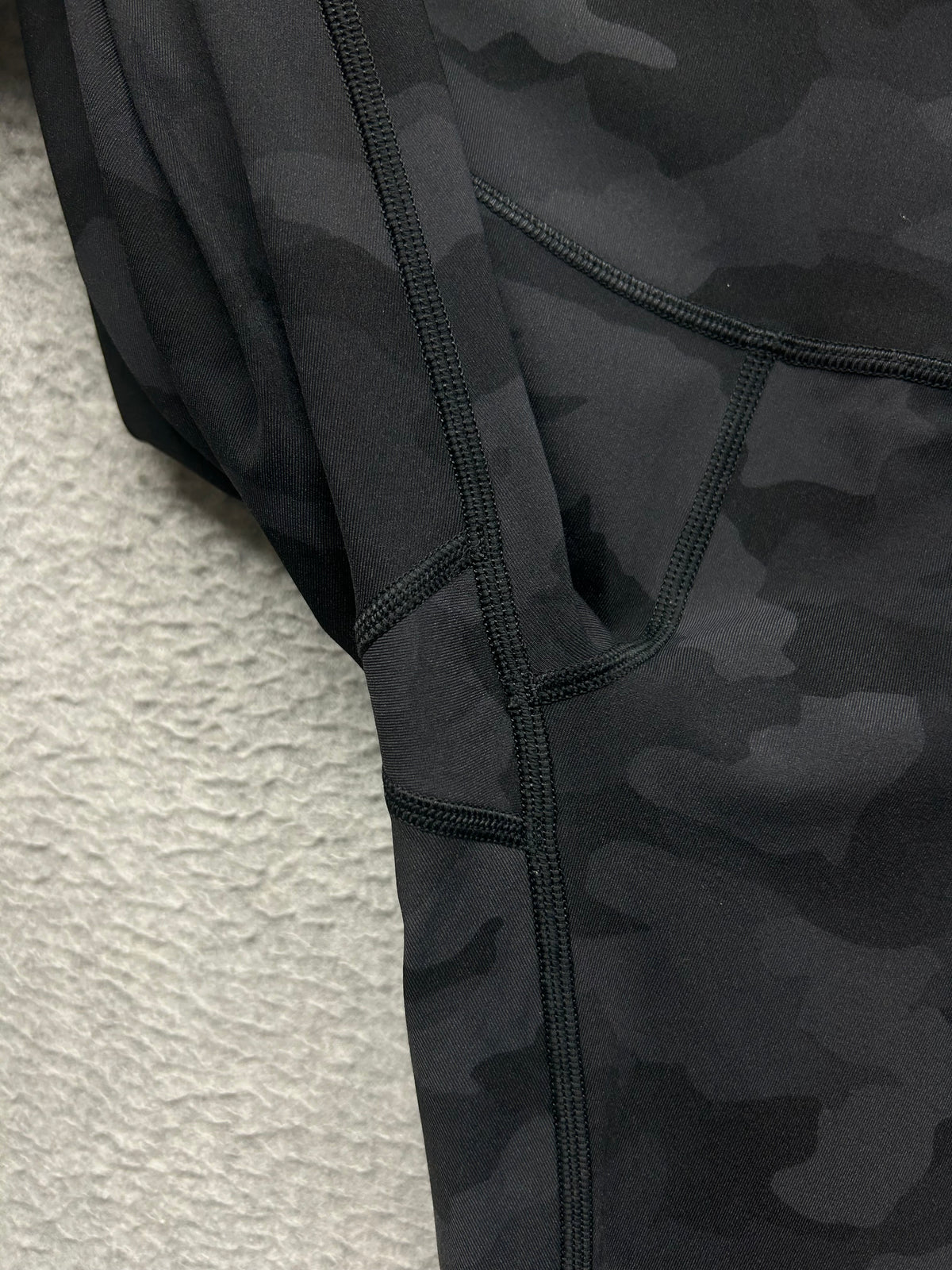Lululemon Wunder Under High-Rise Tight 25" Full-On Luxtreme Size 6 Heritage 365 Camo Deep Coal Multi
