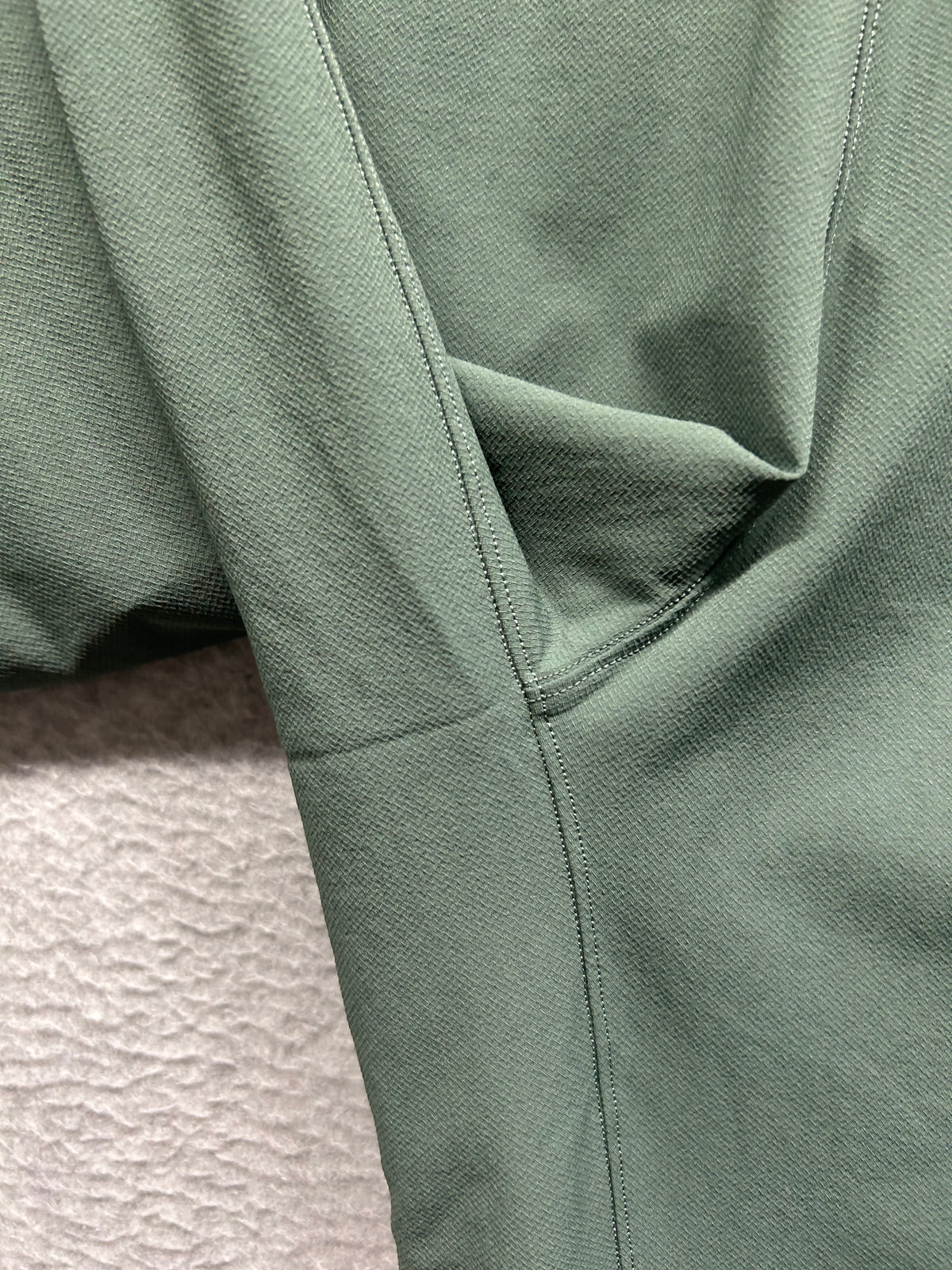 Lululemon License to Train High-Rise Pant Size 6 Dark Forest