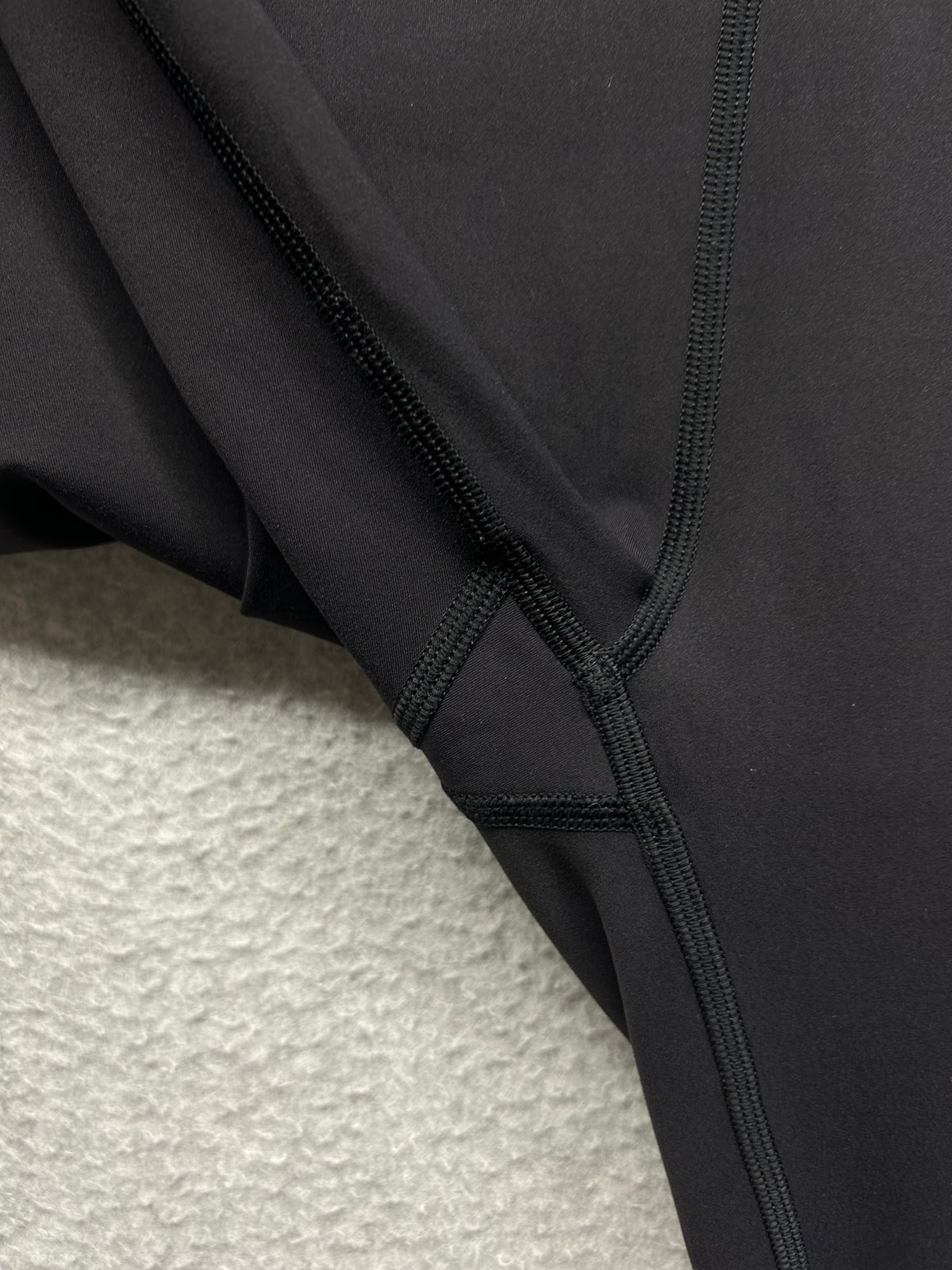 Lululemon In Movement Tight 25" Everlux Size 6 Black