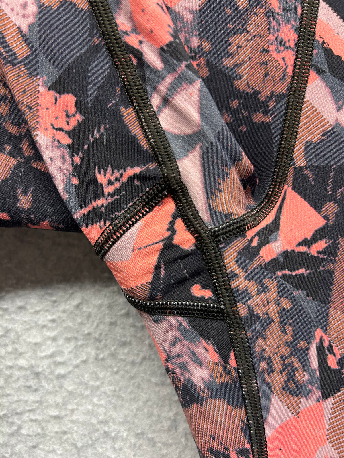 Lululemon Speed Up Tight 28" Size 8 Translucence Alpine White Multi