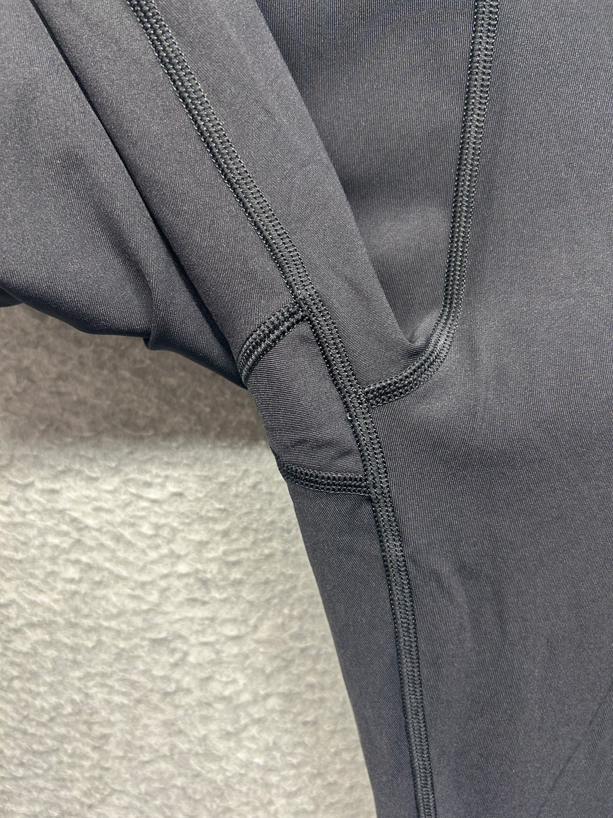 Lululemon Speed Up Tight Tall 31" Size 6 Black