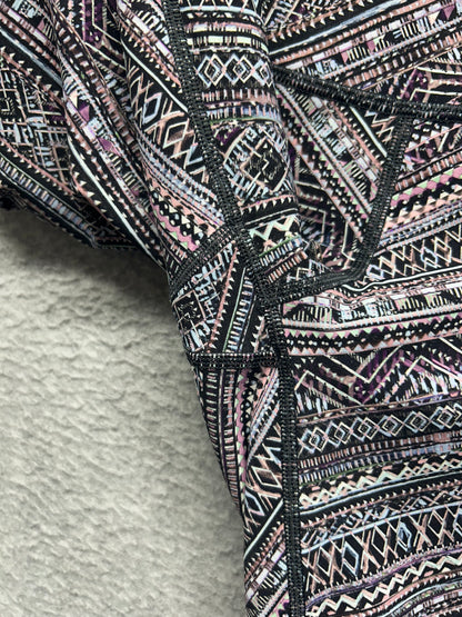 Lululemon Wunder Under High-Rise Tight Engineered Full-On Luxtreme 28" Size 6 Tribal Pace Wunder Under White Black